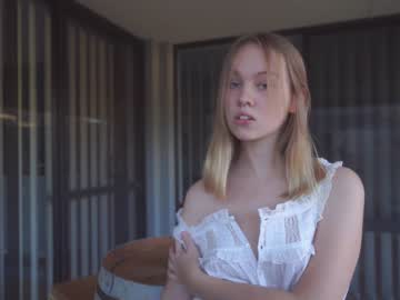 webcam girl bibi_it_is live cam image #4459356