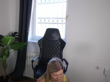 webcam girl stella_and_stephan live cam image #1829145