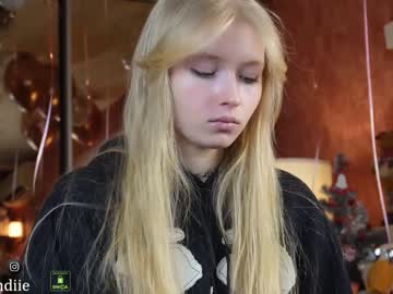 webcam girl bestblondiiecb live cam image #6363315