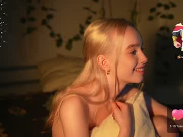 webcam girl mother__of__dragons live cam image #5709409