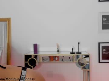 webcam girl moniqueeass live cam image #5722336