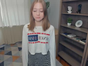 webcam girl summer_bird live cam image #4490134
