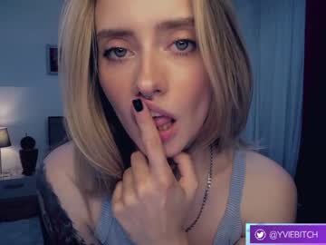 webcam girl _yvie_ live cam image #4762102