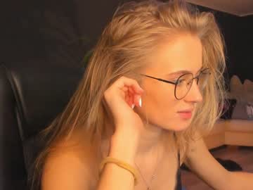 webcam girl linellali live cam image #3022855