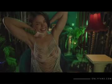 webcam girl lucieoude_ live cam image #2632265