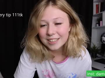 webcam girl lottie_shine live cam image #5623183