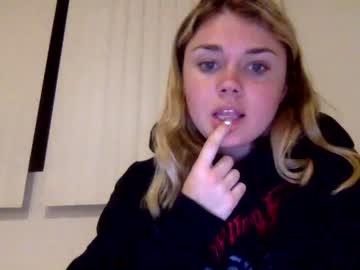 webcam girl cassidyyqueen live cam image #4351113