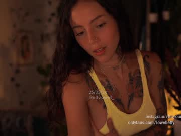 webcam girl effylowell_ live cam image #6681559