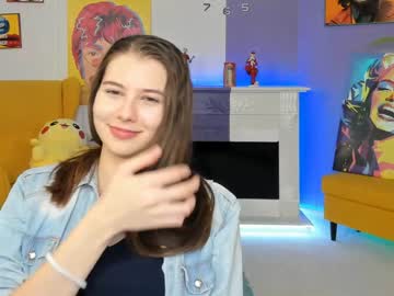 webcam girl carolineprise live cam image #716689