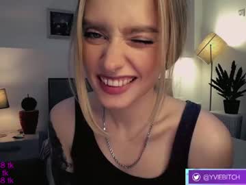 webcam girl _yvie_ live cam image #4332622
