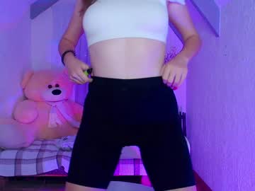 webcam girl littlee_kit1y live cam image #2741187