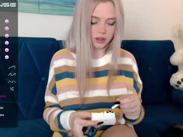 webcam girl small_blondee live cam image #1165705