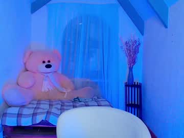 webcam girl littlee_kit1y live cam image #2735365
