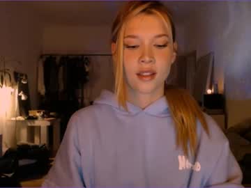 webcam girl bitter_moon live cam image #3426592