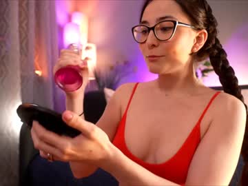 webcam girl littlee33 live cam image #3826930
