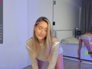 webcam girl lonelyflowerr live cam image #3125370