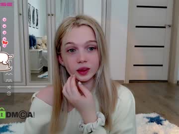 webcam girl small_blondee live cam image #3408697