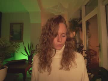 webcam girl chillwithkira live cam image #777278