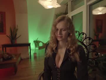 webcam girl chillwithkira live cam image #906747