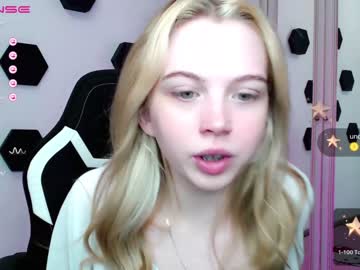 webcam girl small_blondee live cam image #4260674