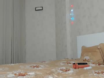webcam girl melon_mussy live cam image #3375420