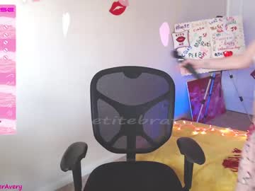 webcam girl petitebrat live cam image #3790104