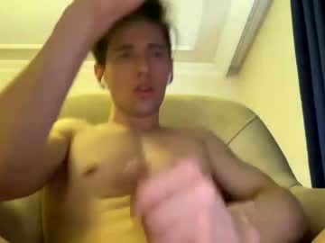 webcam man boy_with_a_joy live cam image #1586038