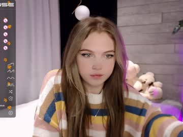 webcam girl small_blondee live cam image #2943374