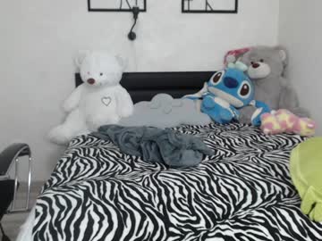 webcam girl kira_little live cam image #4942552