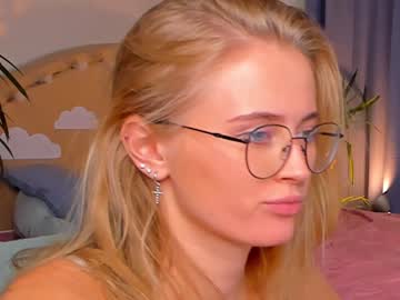 webcam girl linellali live cam image #2642685