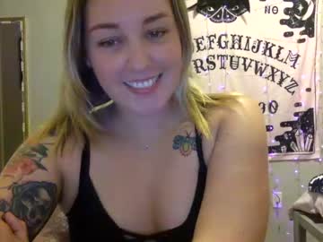 webcam girl thicc_tattooed_bitch live cam image #3228350