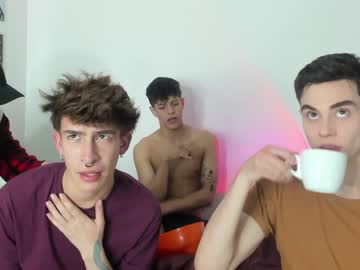 webcam man 2gays_1straight live cam image #2483007