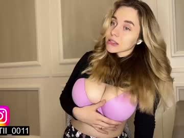 webcam girl tatti_1 live cam image #3978668