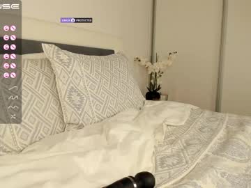 webcam girl intrigueeme live cam image #3532930