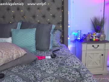 webcam girl theashleydaniels live cam image #1699129