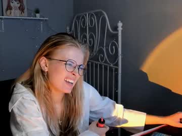 webcam girl linellali live cam image #2499161