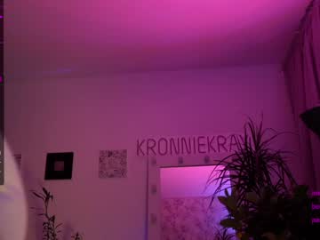 webcam girl kronniekray live cam image #1955744