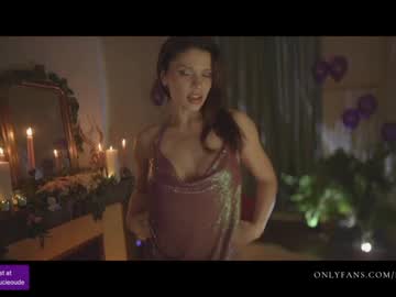 webcam girl lucieoude_ live cam image #3184178