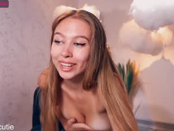 webcam girl aleksa_cutie live cam image #3833488