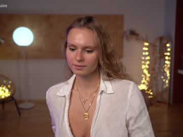 webcam girl chillwithkira live cam image #3268974