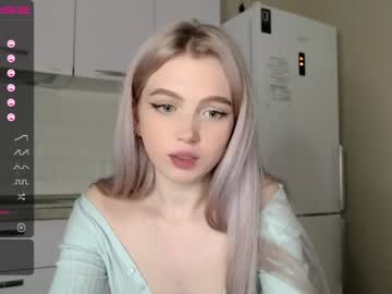 webcam girl small_blondee live cam image #1272967