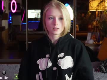 webcam girl bestblondiiecb live cam image #5775305
