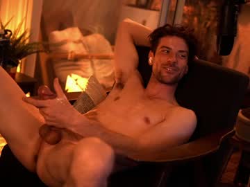 webcam man charlieonline live cam image #917844