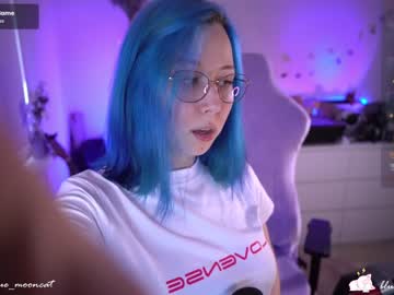 webcam girl blue_mooncat live cam image #6763428