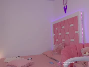 webcam girl nicolle_mitchelle live cam image #6679992
