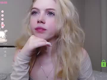 webcam girl small_blondee live cam image #3720678