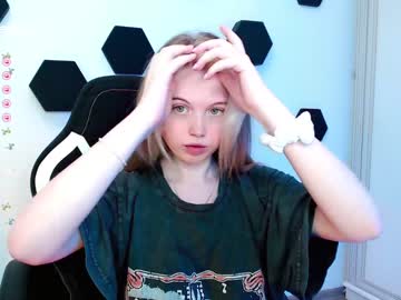 webcam girl small_blondee live cam image #4309851