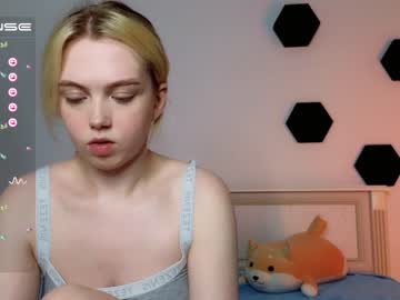 webcam girl small_blondee live cam image #4538574