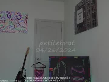 webcam girl petitebrat live cam image #6907647