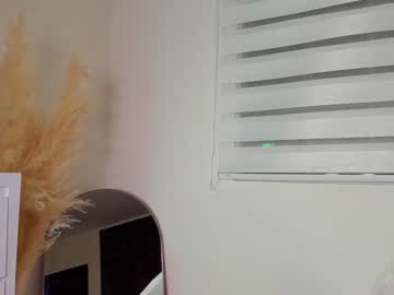 webcam girl veroniqe_lounge live cam image #2294349